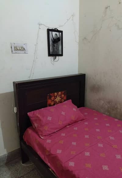 single bed with matress