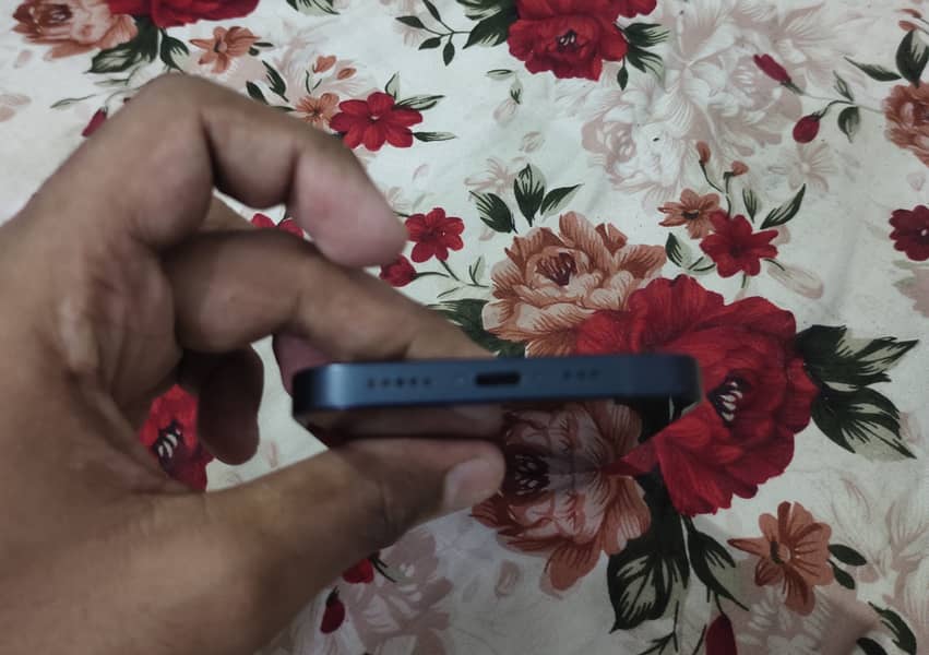 Apple iPhone 13 2