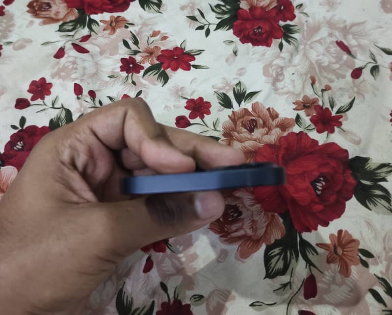 Apple iPhone 13 3