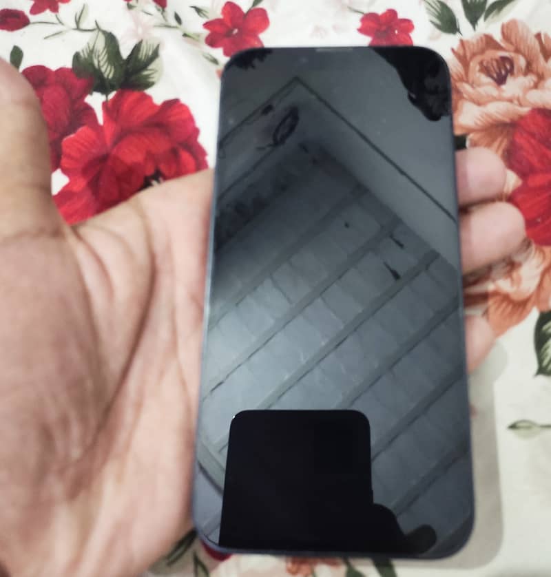 Apple iPhone 13 8