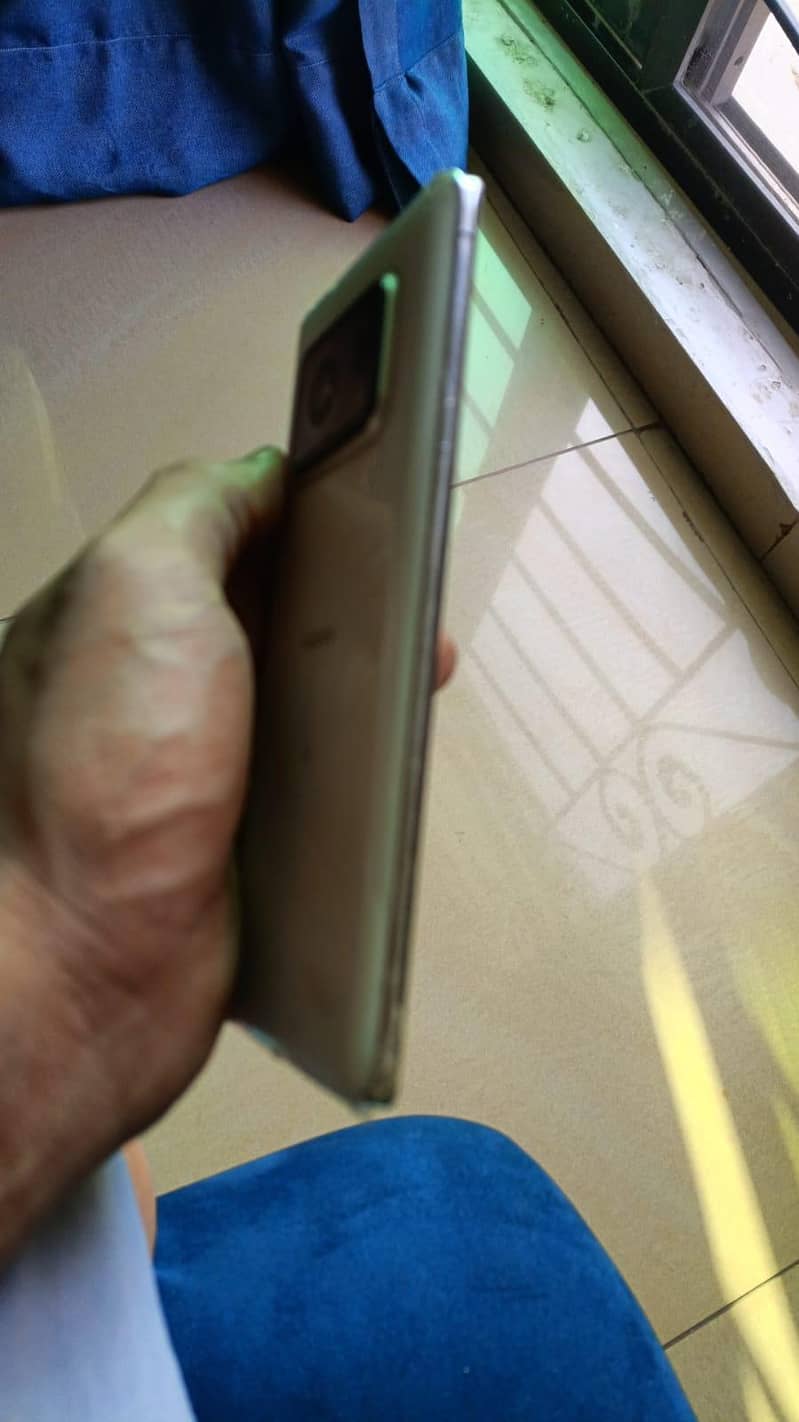 Sharp Aquos R6 2