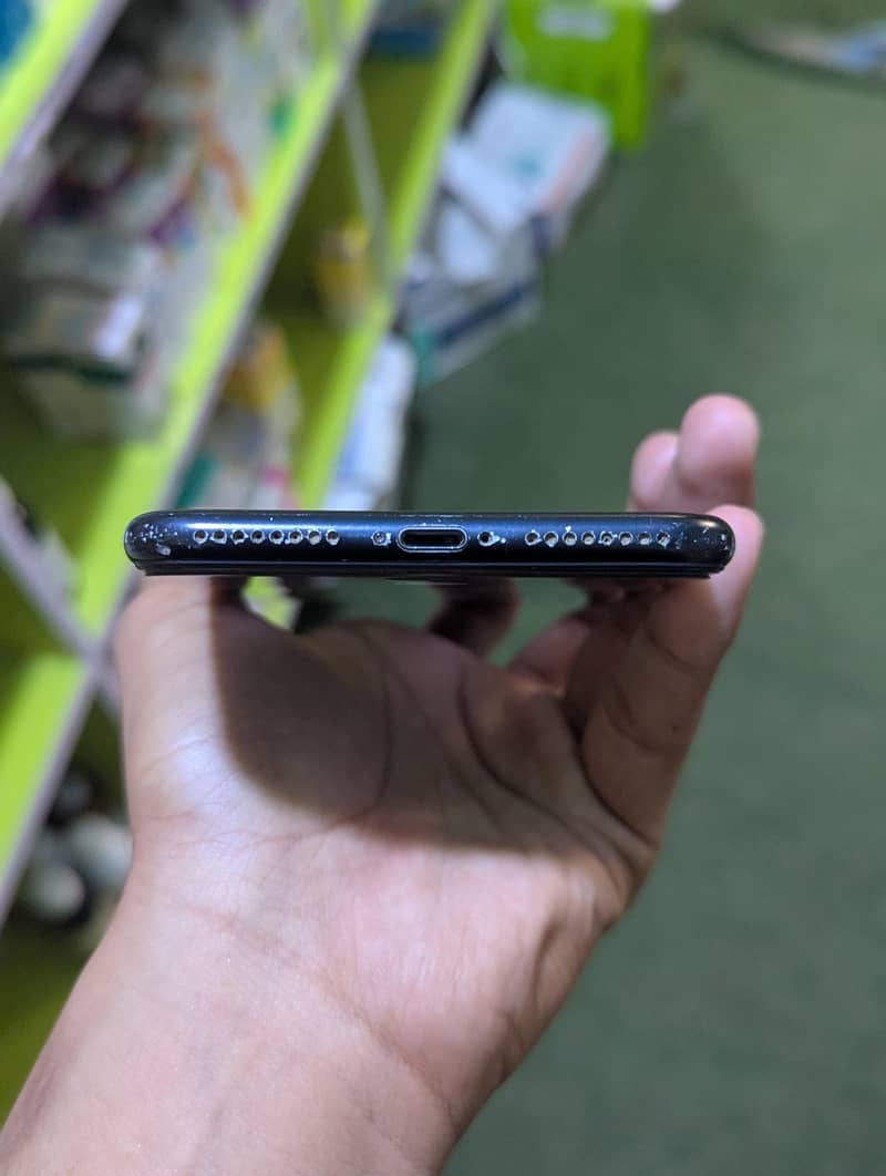 Apple iPhone 7 Plus 5