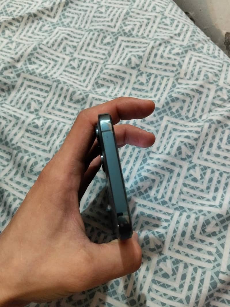 Apple iPhone 12 Pro Max 4