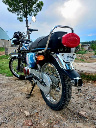 Honda 125 Up for Sale Double accessories