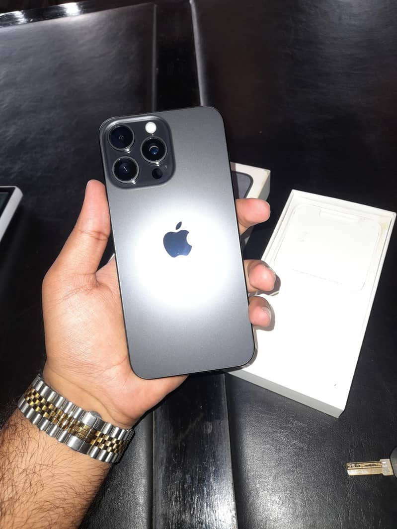 Apple iPhone 15 Pro Max 2