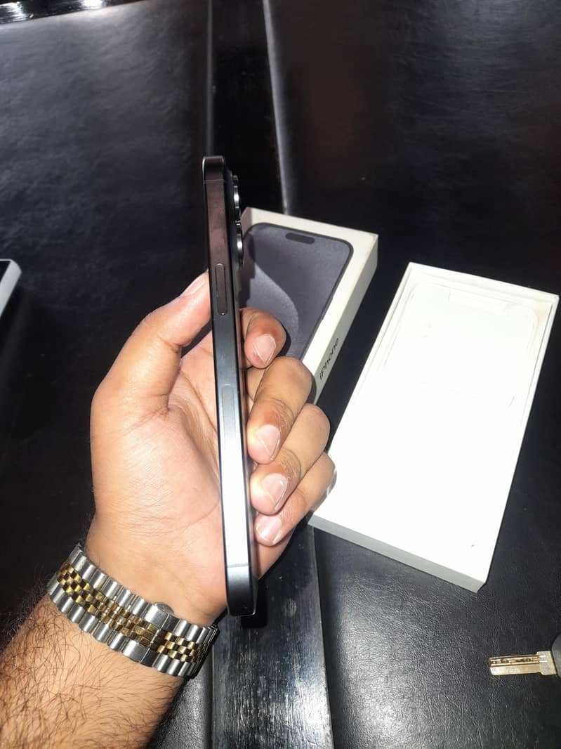 Apple iPhone 15 Pro Max 4