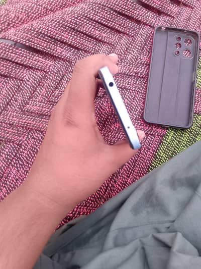 Redmi 12 8.4. 128 GB whatpps 03707482067