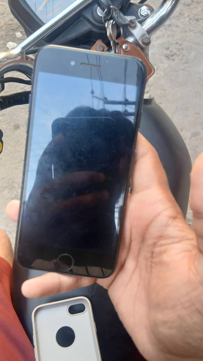 Apple iPhone 7 2