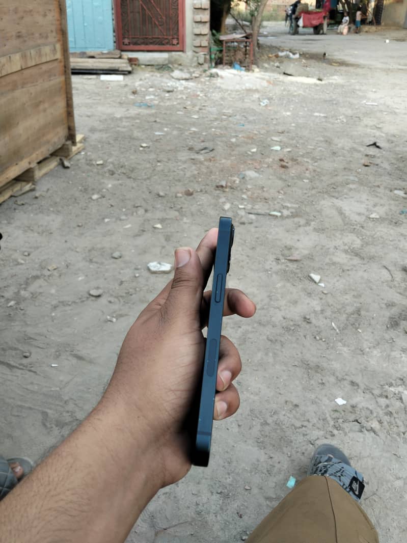 Apple iPhone 13 3