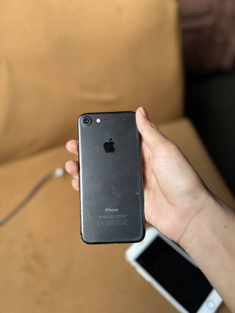 Apple iPhone 7 0