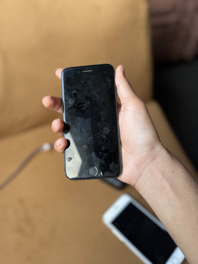 Apple iPhone 7 1