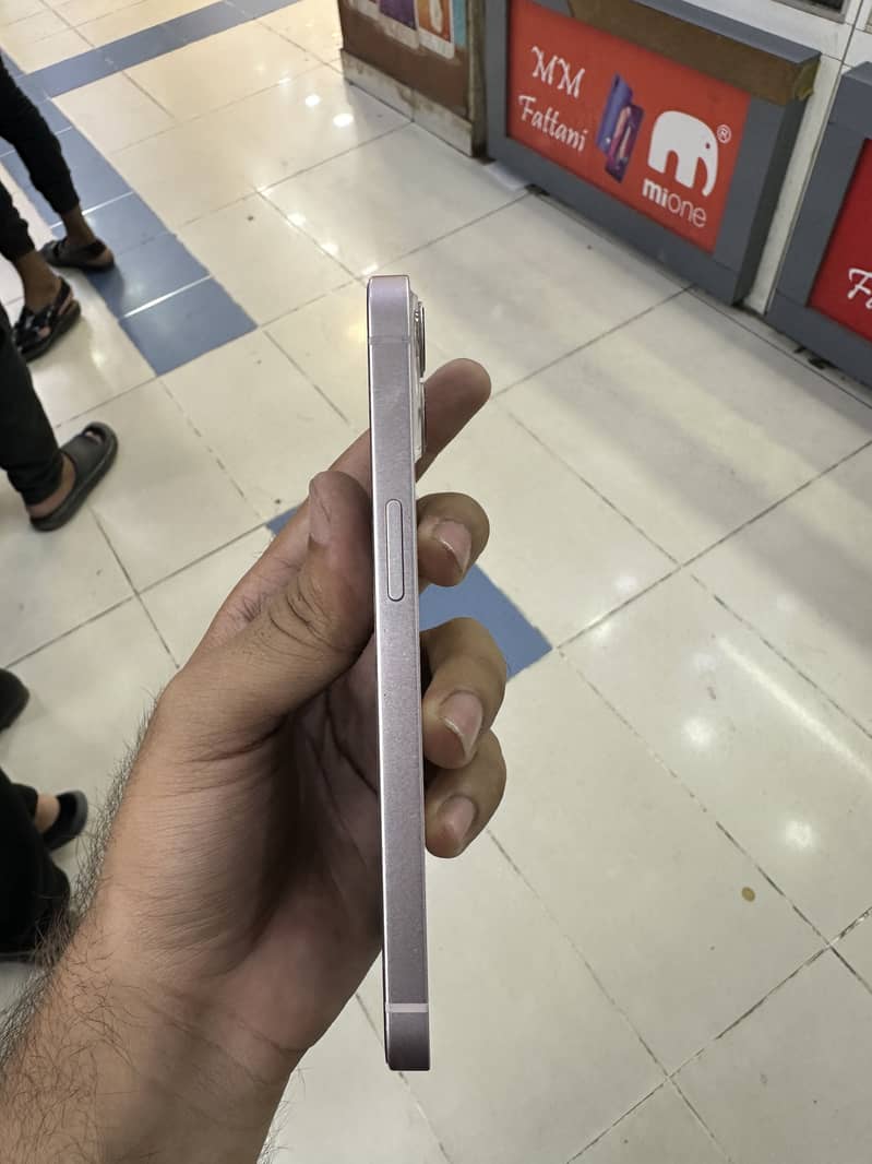 Apple iPhone 13 1