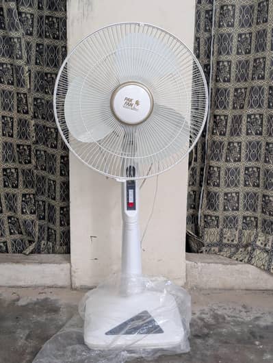 Pak Fan 18 Inch Classic TCB Stand Fan
