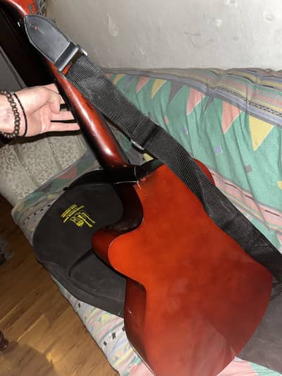 GUITAR FOR URGENT SALE