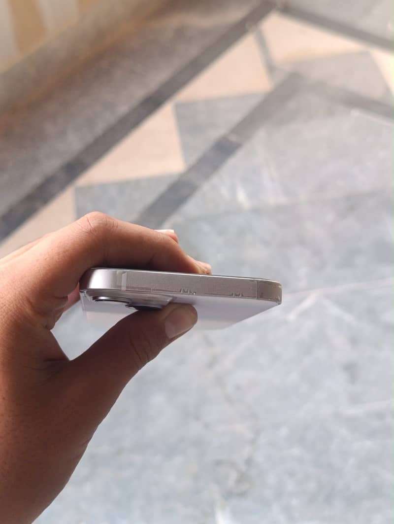 Apple iPhone 14 plus 4