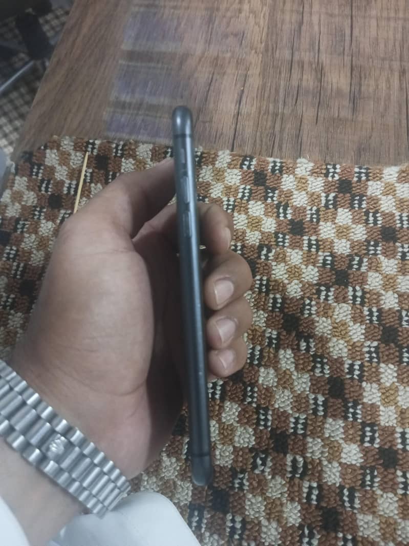 Apple iPhone 11 3