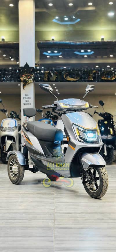 Scooty Kings Yadea Metro Evee Evon Okla EV Female Ramza