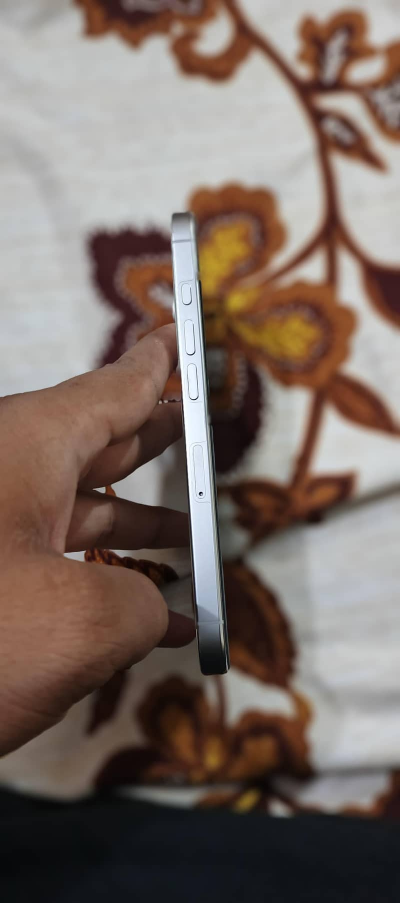 iPhone 16 Pro 4