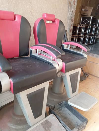 Beauty SalOoN chairs Urgent Sale