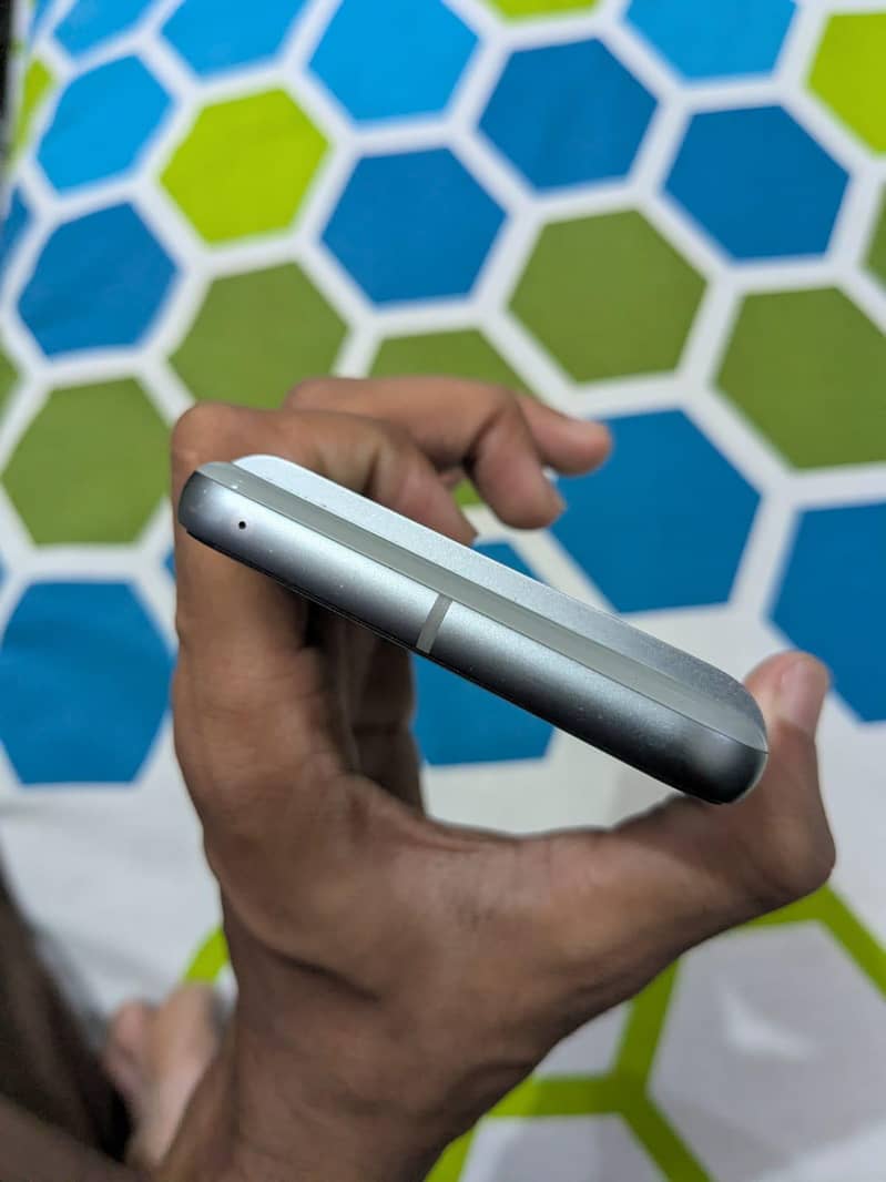 Google Pixel 8 2