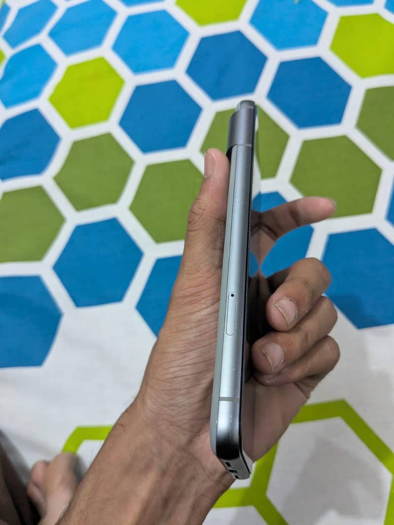 Google Pixel 8 4