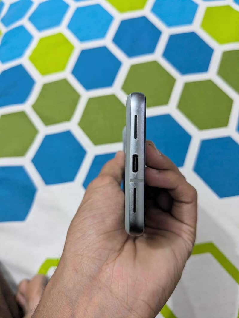 Google Pixel 8 5