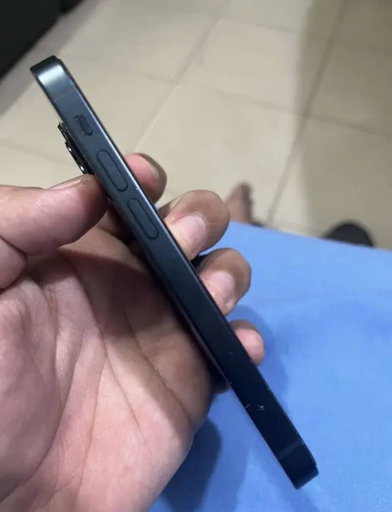 Apple iPhone 13 5