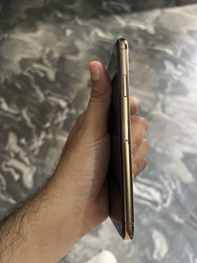Apple iPhone 11 Pro Max 2