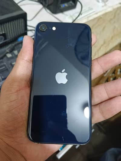 Apple iPhone SE 3 water pack