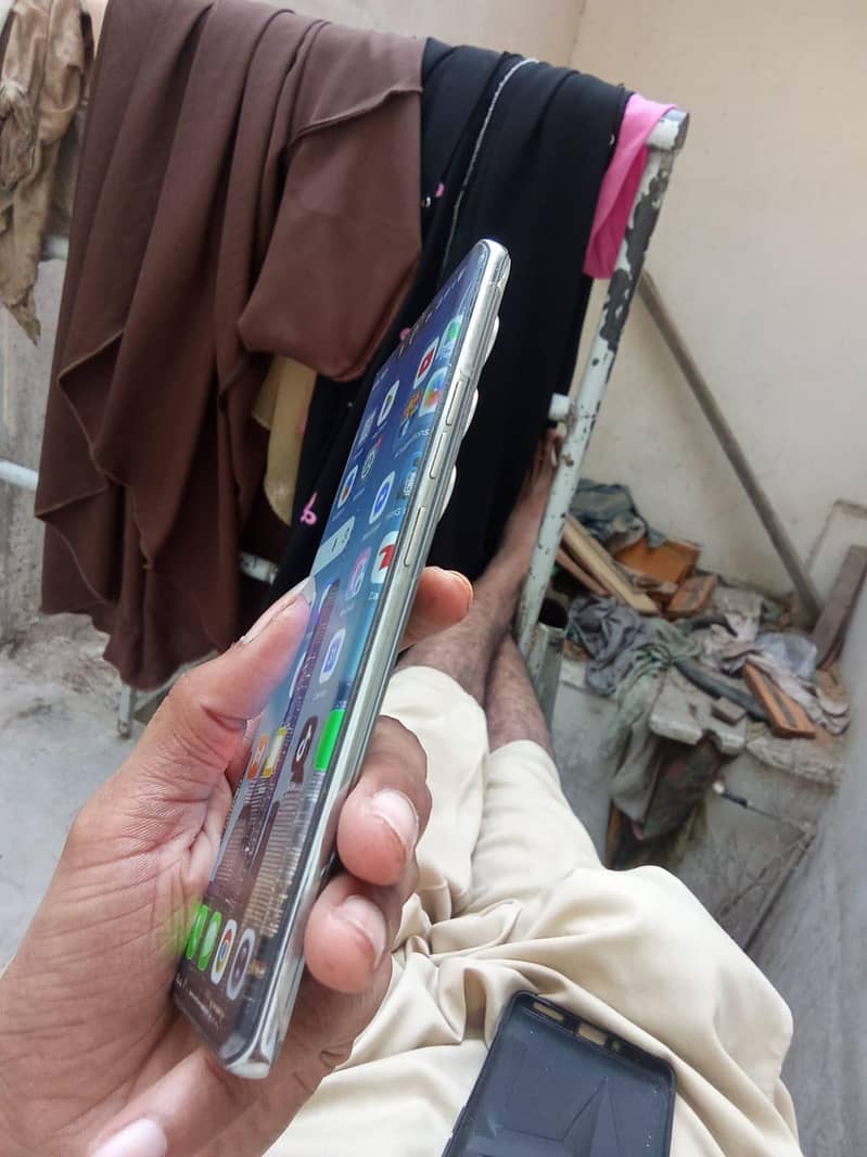 Tecno CAMON 40 Pro 1
