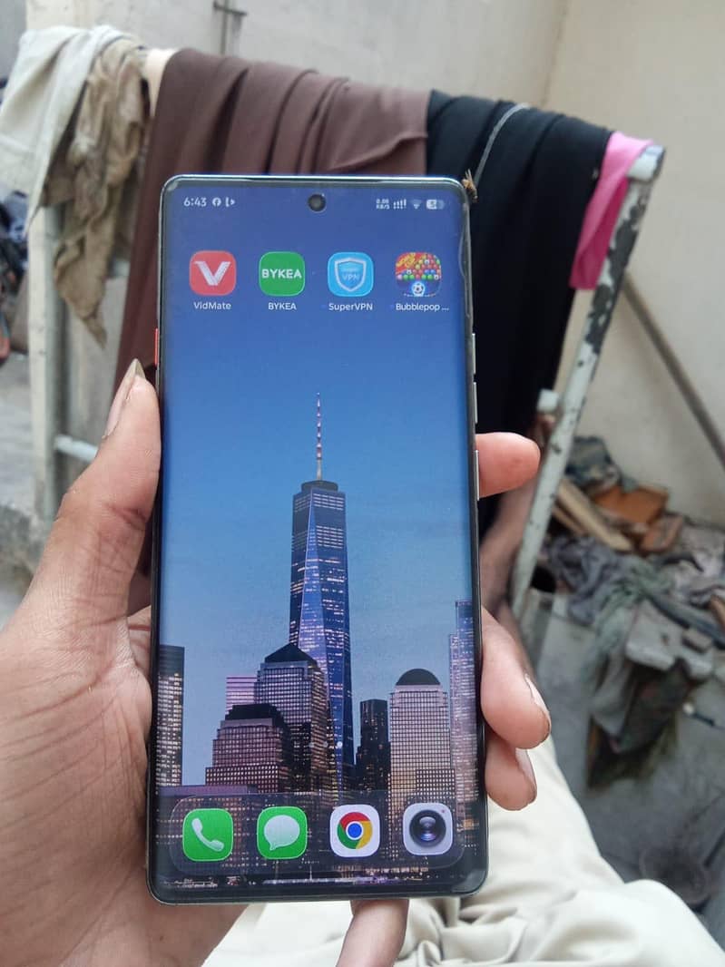 Tecno CAMON 40 Pro 4