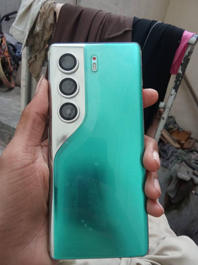 Tecno CAMON 40 Pro 7