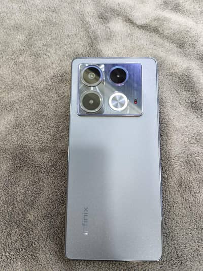 Infinix Note 40 8/256 10/10 condition with box charger