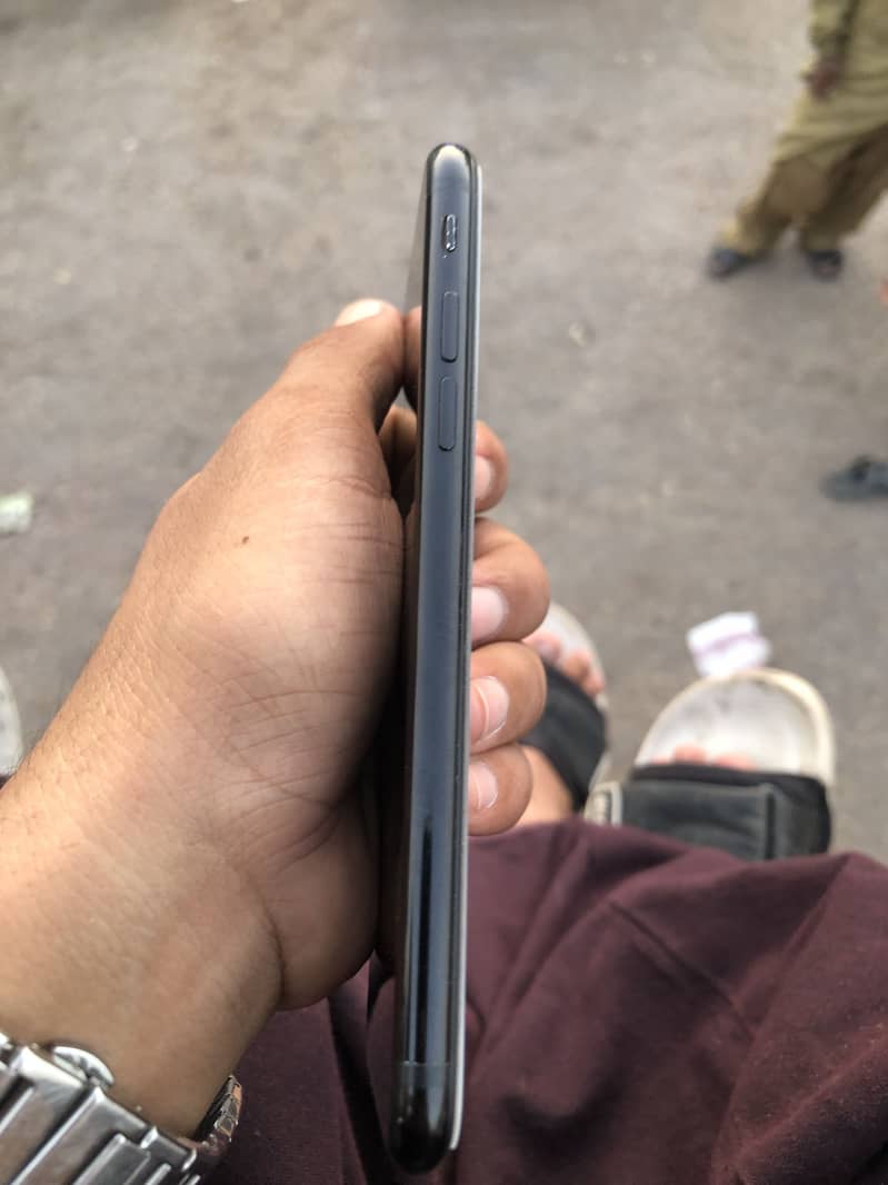 Apple iPhone 7 3