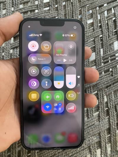 Apple iPhone 13