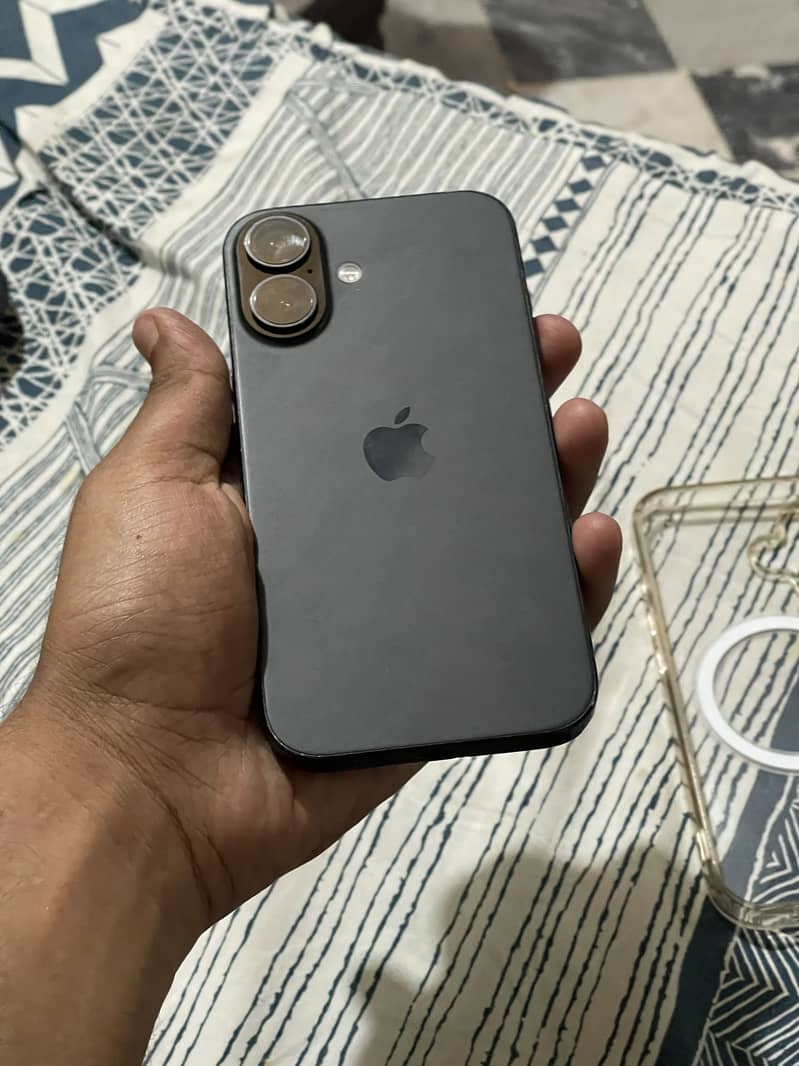 Apple iPhone 16 1