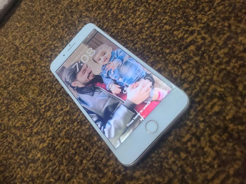 Apple iPhone 8 Plus 0