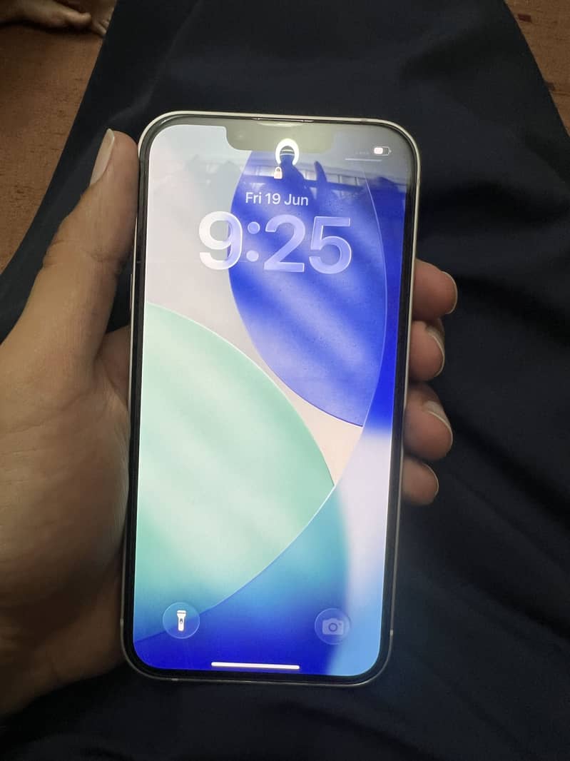Apple iPhone 13 4
