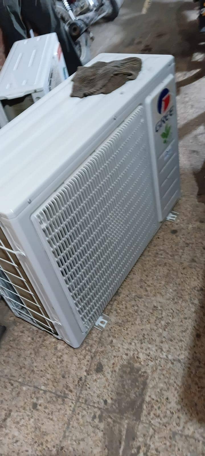 gree split ac 2 ton. 4