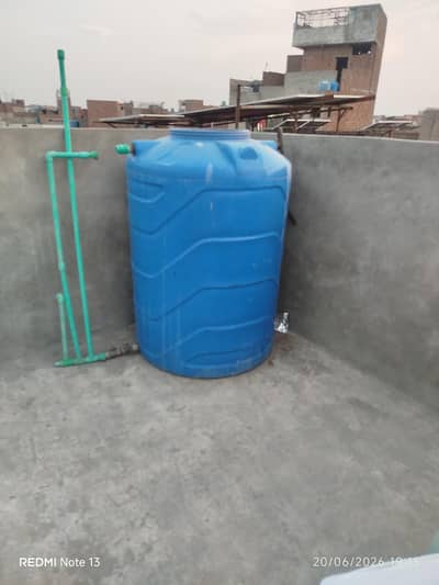 water tank taqreeban 10 Gallon but without cap (blue colour)