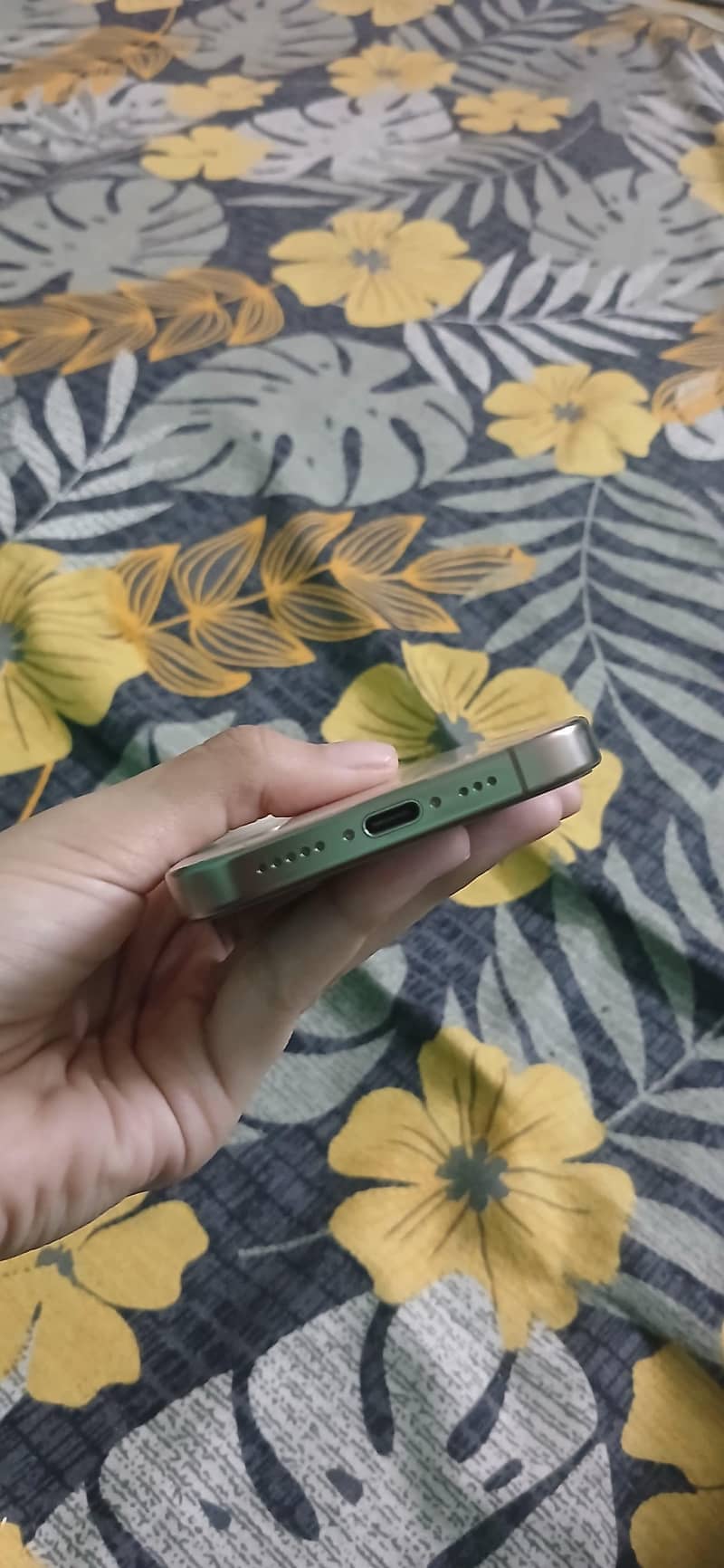 Apple iPhone 16 Pro 0