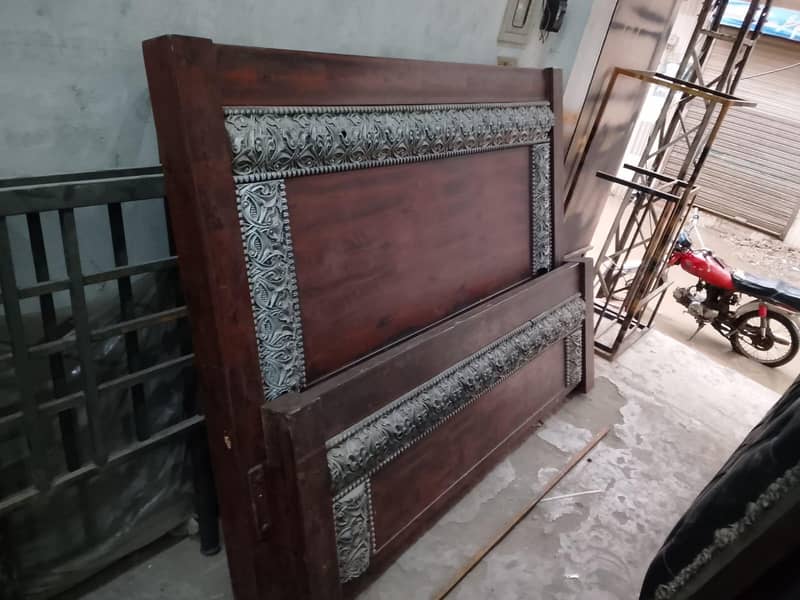 iron bed solid 0