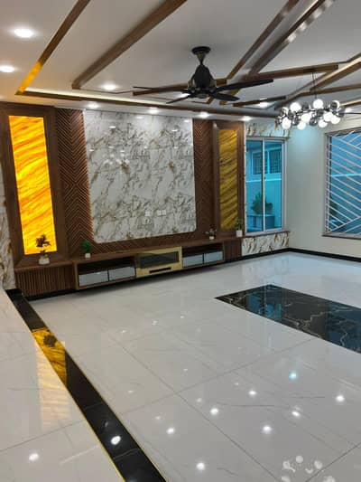 1 Kanal Designer Luxury House Available for Rent