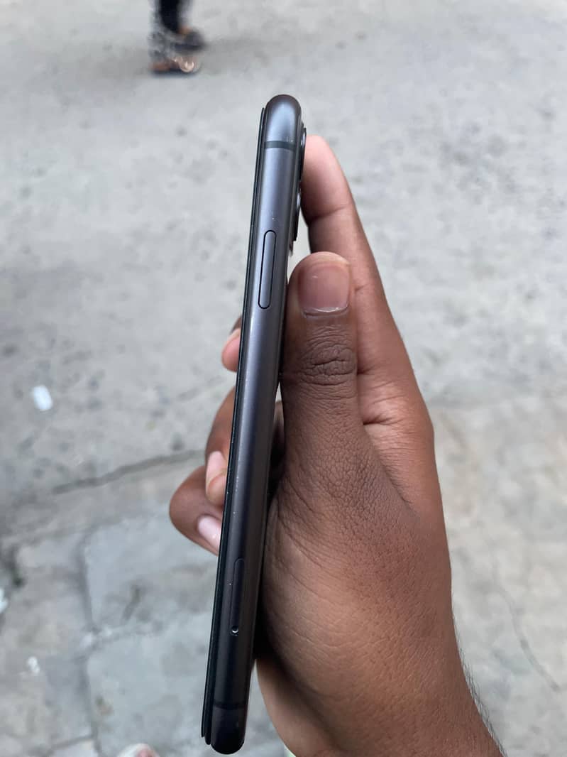 Apple iPhone 11 urgent sale 7