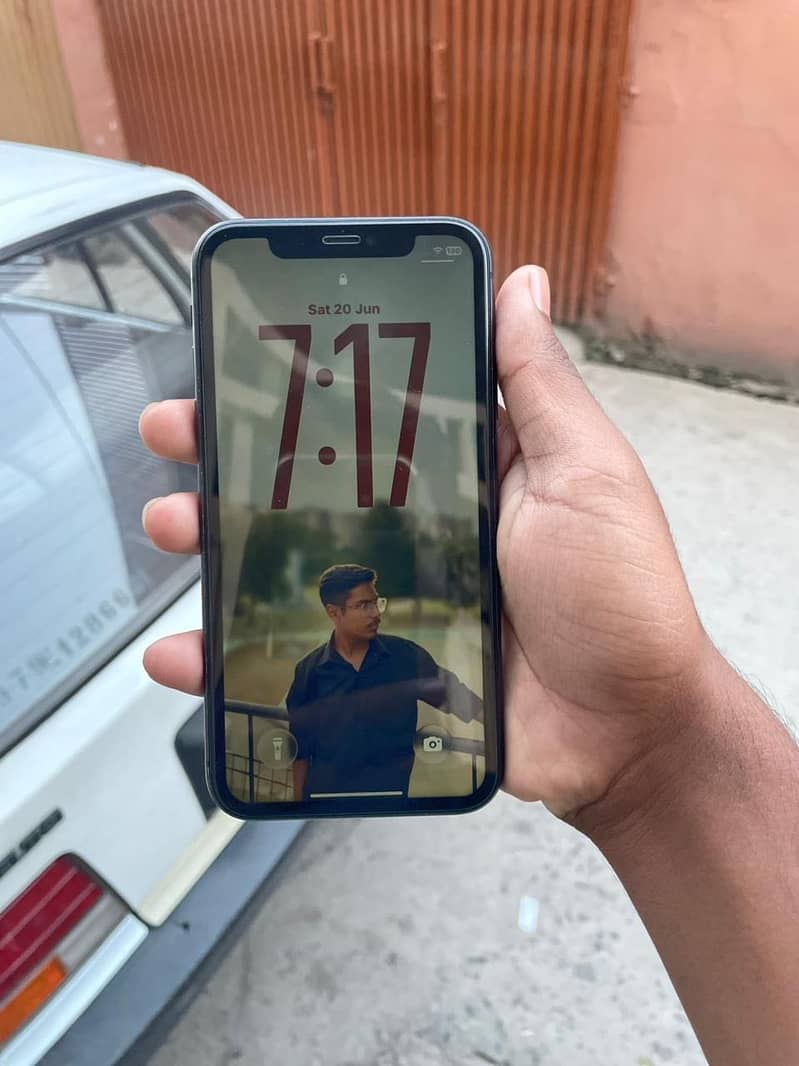 Apple iPhone 11 urgent sale 18