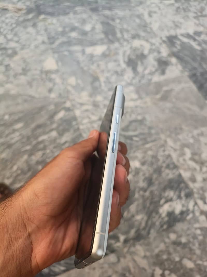 Google Pixel 7 4