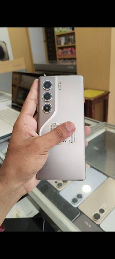 Tecno CAMON 40 Pro