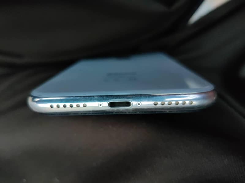 Apple iPhone X 3