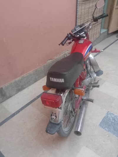 YAMAHA 2005