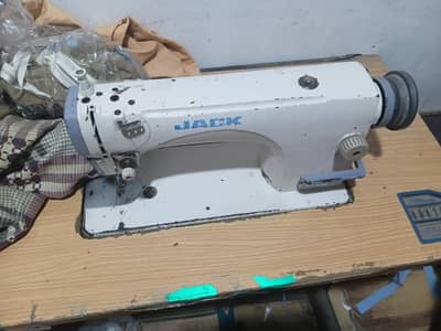 Jack sewing machine with table